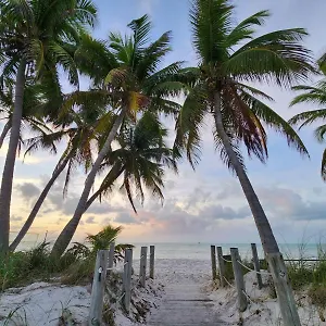 Apartment Beautifully Renovated Summer Of 2020 And Enjoy Lovely Unit, Key West